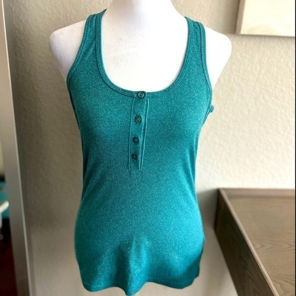 2 women’s Athleta tops, XS - Picture 3 of 3